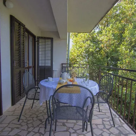 Gostinjska kuća Apartman 1 *