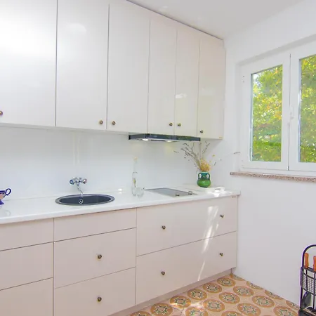 Apartman 1 *