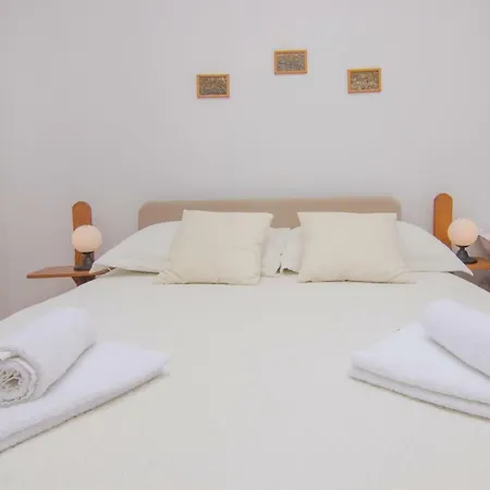 Apartman 1 *
